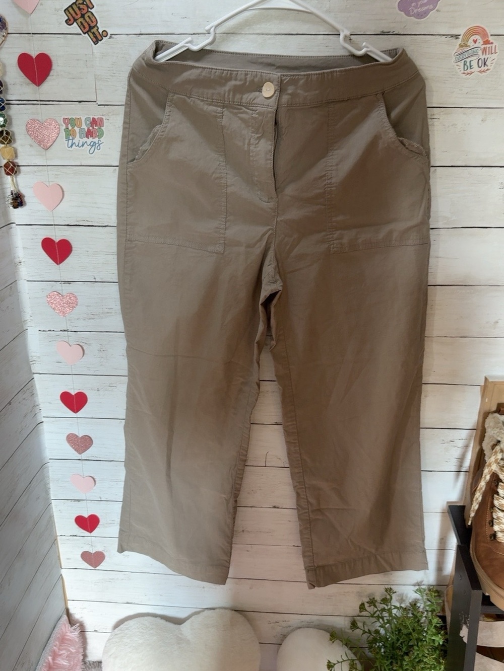 Nicole Miller Taupe Crop Capris